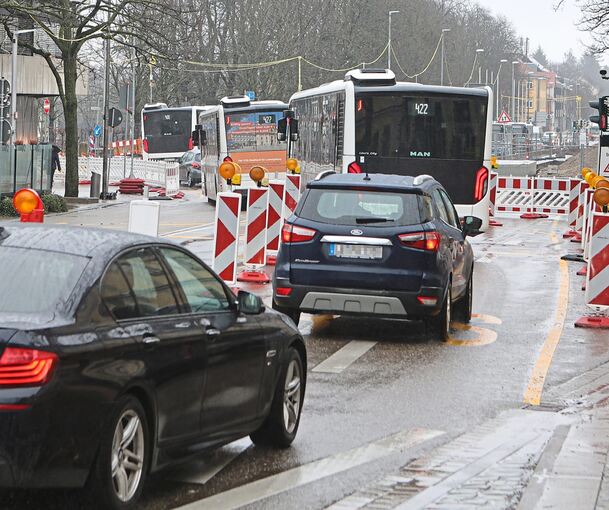 Fünf Monate soll der erste Bauabschnitt dauern, dann wird die Verkehrsführung geändert. Gebaut wird noch bis in den Herbst hinein.