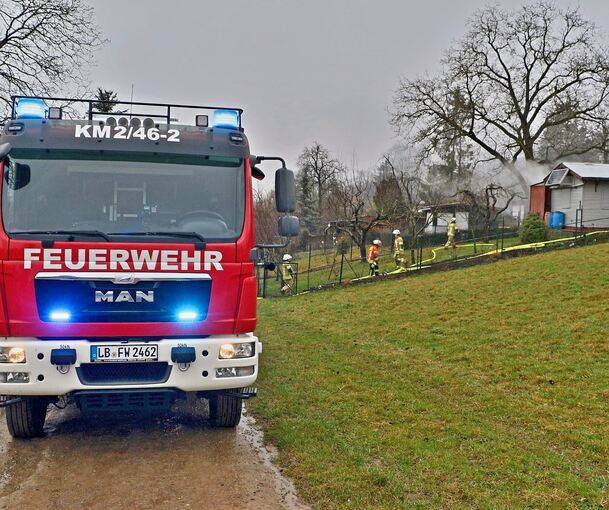 Einsatz auf wegen des Regenwetters verschlammten Wegen und Wiesen.
