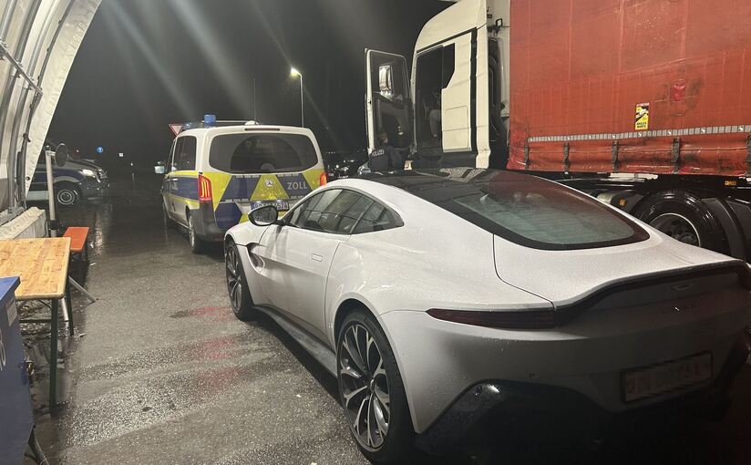 Zoll stoppt Aston Martin