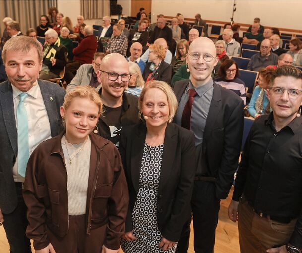Im Wahlkampf Konkurrenten, fürs Gruppenbild vereint: Konrad Epple (CDU), Helena Herzig (FDP), Steve Burgstett (Linke), Meike Günter (Grüne), Torsten Liebig (SPD) und Nikolaos Boutakoglou (AfD).