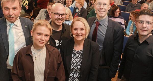Im Wahlkampf Konkurrenten, fürs Gruppenbild vereint: Konrad Epple (CDU), Helena Herzig (FDP), Steve Burgstett (Linke), Meike Günter (Grüne), Torsten Liebig (SPD) und Nikolaos Boutakoglou (AfD).