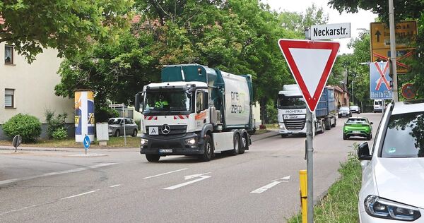 Die Benninger Straße in Freiberg: Wenn die Murrbrücke bei Marbach ersetzt wird, führt der Umleitungsverkehr hier entlang. Die Benninger Straße in Freiberg: Wenn die Murrbrücke bei Marbach ersetzt wird, führt der Umleitungsverkehr hier entlang.