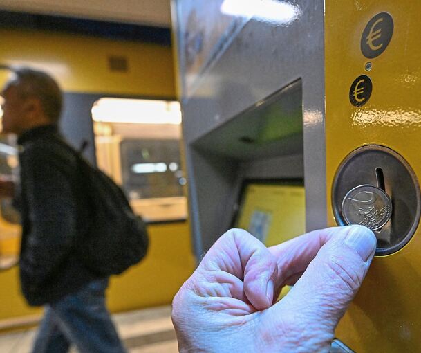 Die Fahrgastzahlen in Bussen und Bahnen steigen weiter – die Preise für die Fahrscheine allerdings auch.
