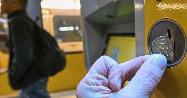 Die Fahrgastzahlen in Bussen und Bahnen steigen weiter – die Preise für die Fahrscheine allerdings auch.