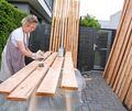 Alte und auch neue Terrassendielen bleiben länger haltbar und ansehnlich, wenn sie mit einer Lasur oder mit Holzöl behandelt wer Alte und auch neue Terrassendielen bleiben länger haltbar und ansehnlich, wenn sie mit einer Lasur oder mit Holzöl behandelt werden.