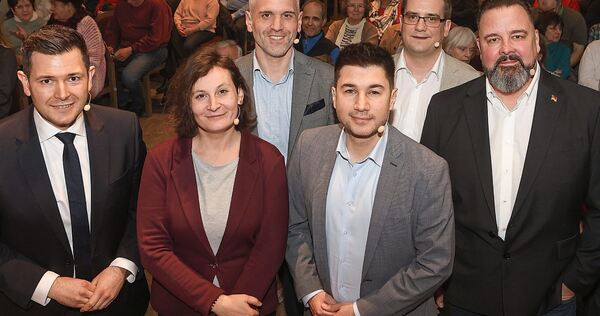 Sie stellten sich den Fragen der LKZ-Moderatoren (von links): Tobias Vogt (CDU), Ingrid Petri (Die Linke), Daniel Haas (SPD), Ta Sie stellten sich den Fragen der LKZ-Moderatoren (von links): Tobias Vogt (CDU), Ingrid Petri (Die Linke), Daniel Haas (SPD), Tayfun Tok (Grüne), Paul Wien (FDP) und Reno Geisler (AfD).