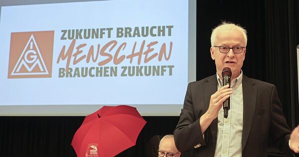 Hans-Jürgen Urban, geschäftsführendes Vorstandsmitglied der IG Metall, spricht am Mittwoch in Remseck vor Betriebsräten aus der Hans-Jürgen Urban, geschäftsführendes Vorstandsmitglied der IG Metall, spricht am Mittwoch in Remseck vor Betriebsräten aus der Region.