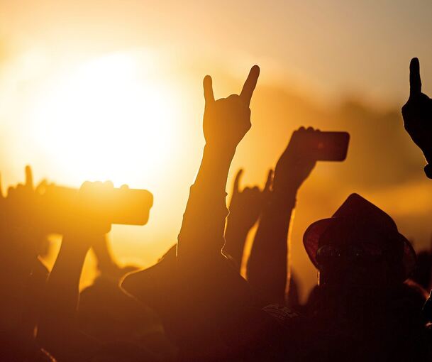 Metal-Yoga oder Rockparty? Beides findet am Wochenende im Landkreis statt.