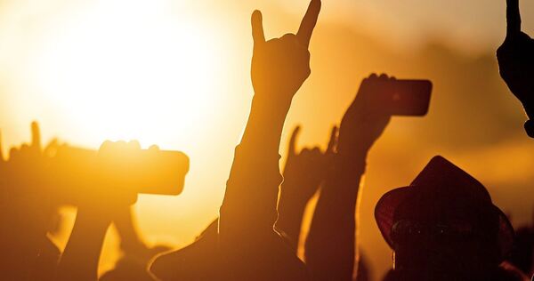 Metal-Yoga oder Rockparty? Beides findet am Wochenende im Landkreis statt. Metal-Yoga oder Rockparty? Beides findet am Wochenende im Landkreis statt.