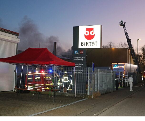 Starke Rauchentwicklung: Feuerwehren aus dem Bottwartal sind zu dem Einsatz bei Birtat in Murr ausgerückt.