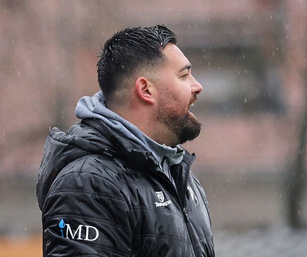 08-Trainer Daniel Zmpitas.