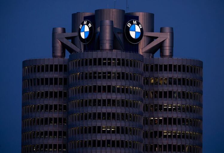 BMW Konzernzentrale mit BMW Logo