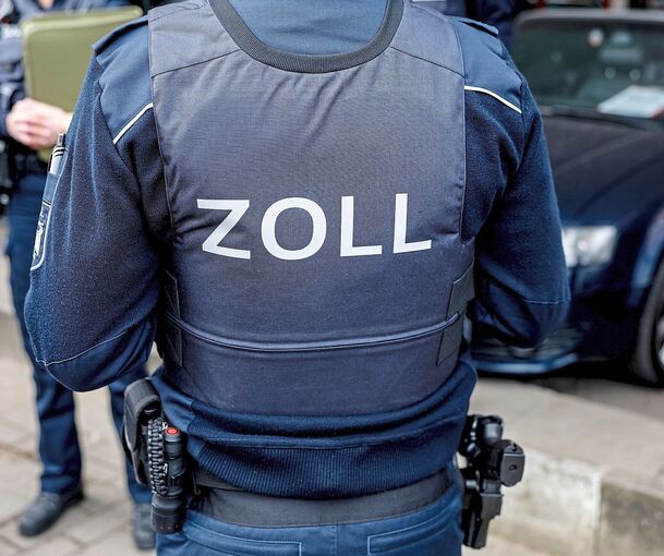 Ein Verstoß gegen Zollvorschriften kann für Unternehmen teuer werden - vor allem dann, wenn der Zollwert einer Ware (im konkreten Fall: einer Limousine) hoch ist.