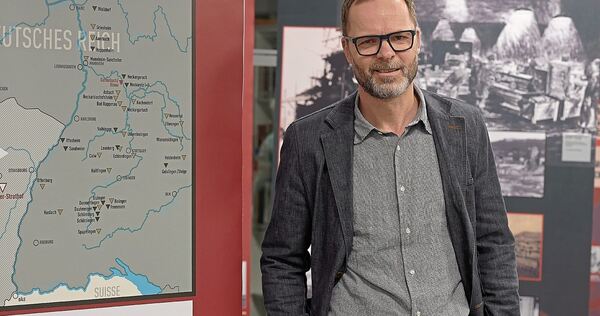 Christian Bollacher, Referatsleiter des Landesamtes für Denkmalpflege, hat die Ausstellung „Das KZ vor der Haustür“ kuratiert.