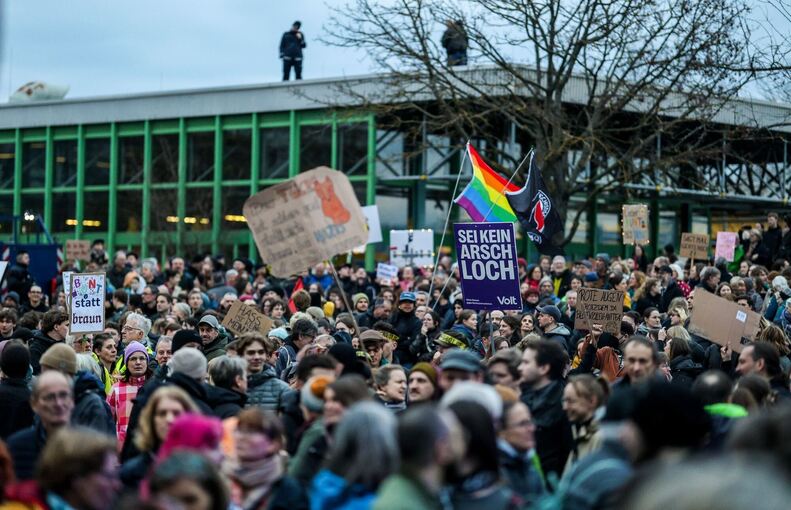 AfD-Wahlkampf mit Höcke in Reutlingen -Gegendemonstranten