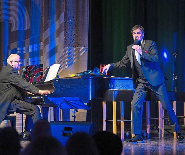 Pianist Harry Ermer und Felix Martin begeisterten mit ihren Udo-Jürgens-Stücken.