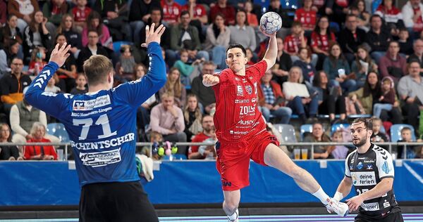 Moritz Strosack (beim Wurf) trägt mit wichtigen Aktionen zu Bietigheims Heimsieg bei. Foto: Baumann Moritz Strosack (beim Wurf) trägt mit wichtigen Aktionen zu Bietigheims Heimsieg bei.