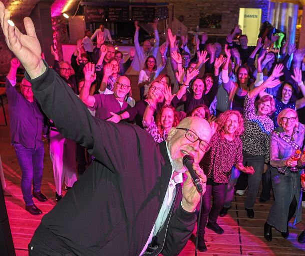 Wolfgang Völler begeisterte als DJ die Besucher mit etlichen Hits und einer Tanzeinlage.