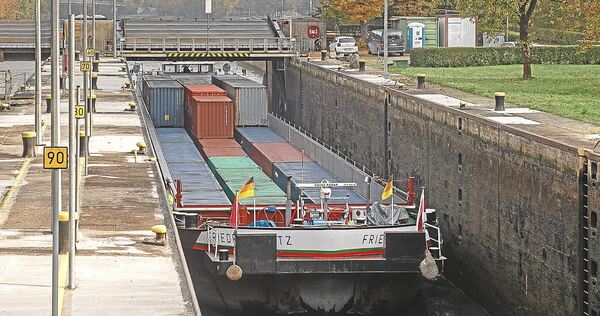 Neckarschleuse in Marbach: sanierungsbedürftig und zu kurz für 135 Meter lange Schiffe. Neckarschleuse in Marbach: sanierungsbedürftig und zu kurz für 135 Meter lange Schiffe.