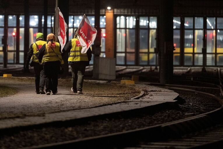 Verdi-Warnstreiks im Nahverkehr – Baden-Württemberg Verdi-Warnstreiks im Nahverkehr – Baden-Württemberg