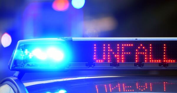 Polizei sichert Unfallstelle Polizei sichert Unfallstelle