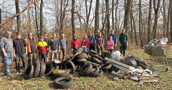 Waldputztag: 50 Helfer sammeln Müll aus Wäldern bei Bietigheim-Bissingen