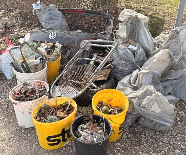 Sogar eine Heckklappe fand sich bei der Waldputzete im Bietigheimer Forst.