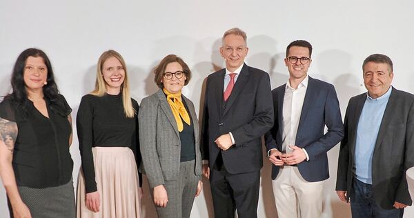 Bei der Diskussionsrunde präsentieren sich die Direktkandidaten für den Wahlkreis Ludwigsburg (von links): Nathalie Schmidt (Die Linke), Nathalie Ziwey (SPD), Silke Gericke (Die Grünen), Wolfgang Vogt (FDP), Lukas Tietze (CDU) und Christoforos Tsoulo
