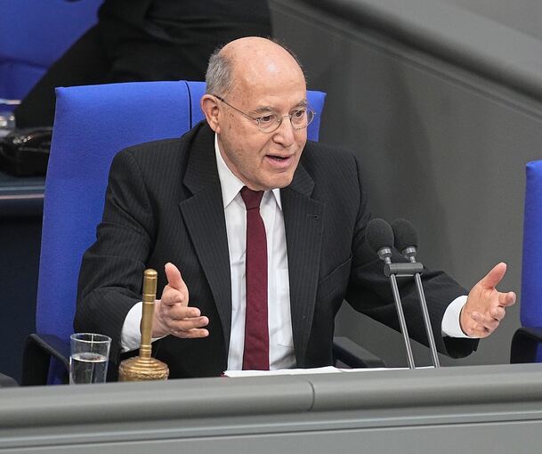 Gregor Gysi als Alterspräsident bei der konstituierenden Sitzung des neuen Bundestags im März 2025.