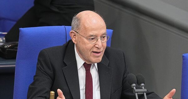 Gregor Gysi als Alterspräsident bei der konstituierenden Sitzung des neuen Bundestags im März 2025.