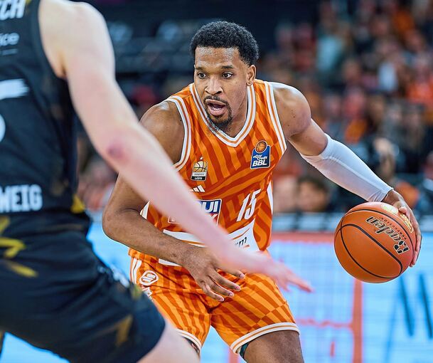 Orange statt Gelb-Schwarz: Justin Simon trägt seit November erneut das Trikot von Ratiopharm Ulm.