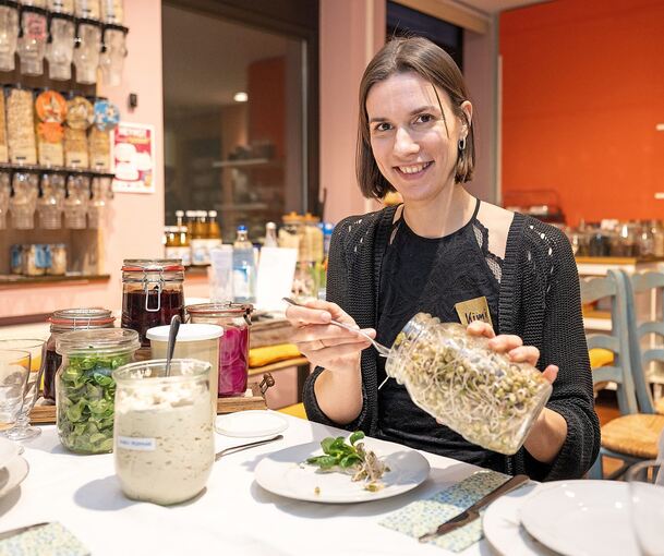 Kräuterpädagogin Kimi Helder punktet mit viel Fachwissen auch zum Thema Fermentation.