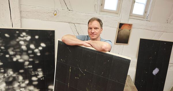 Kontraste durchziehen die Ausstellung: Jochen Wagner stellt in der Galerie am Laien aus.