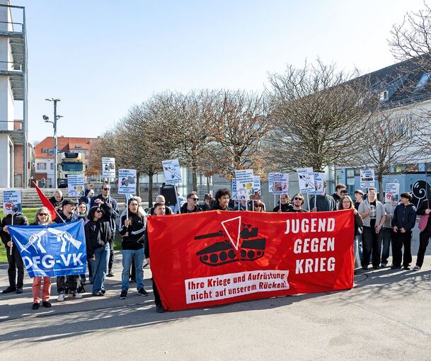 Auch in Ludwigsburg folgten Schüler dem bundesweiten Schulstreik-Aufruf gegen Wehrpflicht und Krieg.