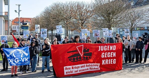 Auch in Ludwigsburg folgten Schüler dem bundesweiten Schulstreik-Aufruf gegen Wehrpflicht und Krieg.
