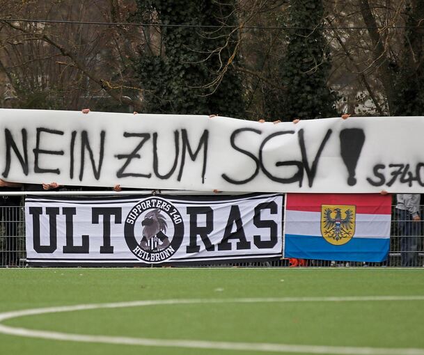 Protestbanner beim vergangenen VfR-Heimspiel gegen Weilimdorf: Die Ultragruppe „Supporters 740“ lehnt den SGV Freiberg ab.