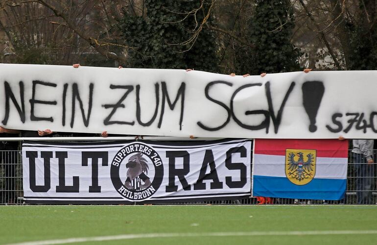 Protestbanner beim vergangenen VfR-Heimspiel gegen Weilimdorf: Die Ultragruppe „Supporters 740“ lehnt den SGV Freiberg ab.