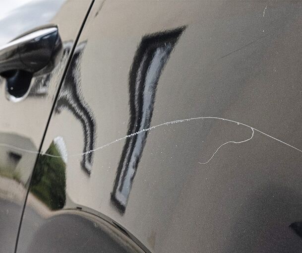 Ein Auto ist in Hoheneck zerkratzt worden. Ein Auto ist in Hoheneck zerkratzt worden.
