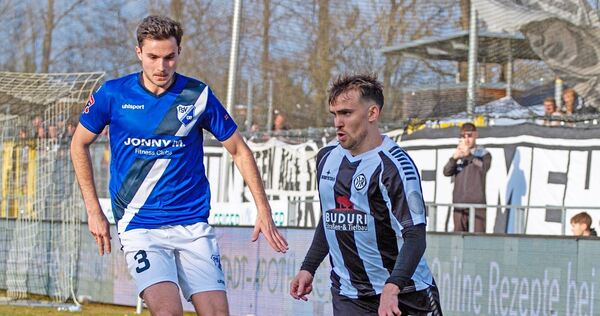 Zweikampfstarker Winter-Neuzugang: Marko Andric (links), hier im Duell mir Aalens Stefan Wächter.