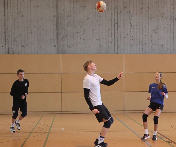 Das Ballgefühl ist beim Faustball ausschlaggebend.