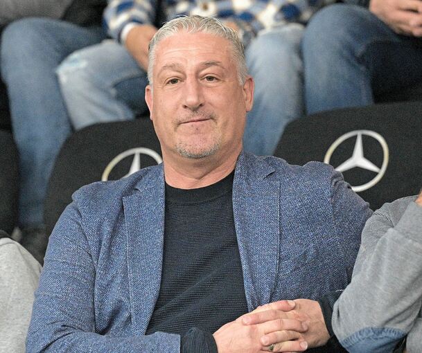 Jürgen Kramny schätzt seinen Job als Trainer-Beobachter auf der Tribüne.