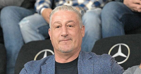 Jürgen Kramny schätzt seinen Job als Trainer-Beobachter auf der Tribüne.