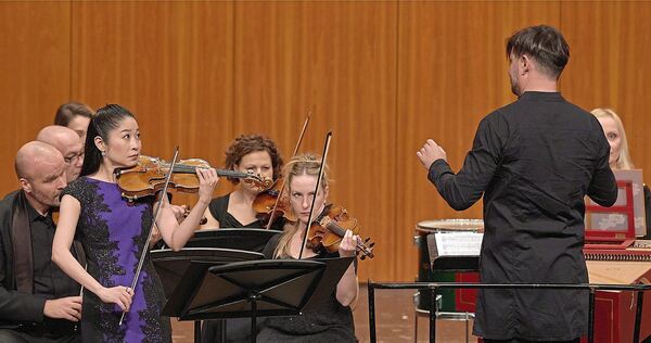 Reizvolle Gegenüberstellung: Das Kammerorchester Radom im Bietigheimer Kronenzentrum.