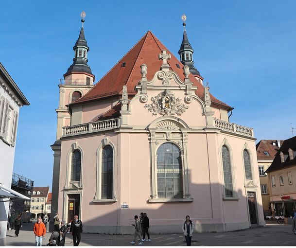 Die Stadtkirche steht im Zentrum Ludwigsburgs.