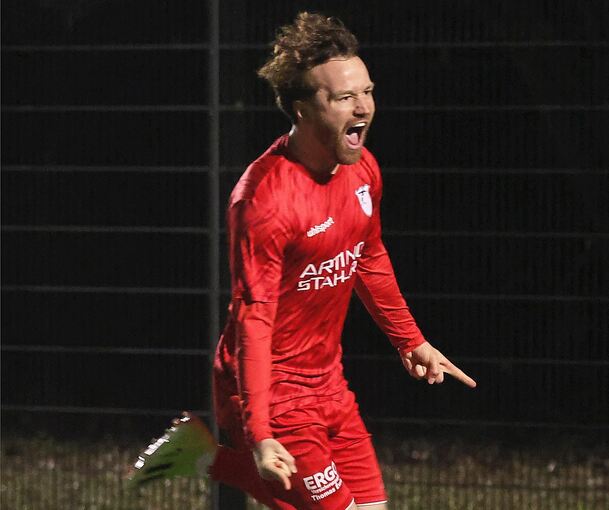 Doppeltorschütze Tim Schwara.