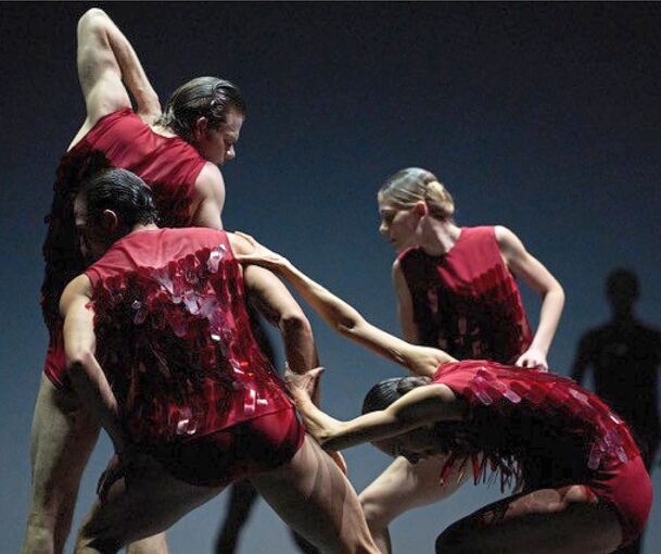 Zwischen Chaos und Kosmos: „Augen/Blilcke“ beim Stuttgarter Ballett.