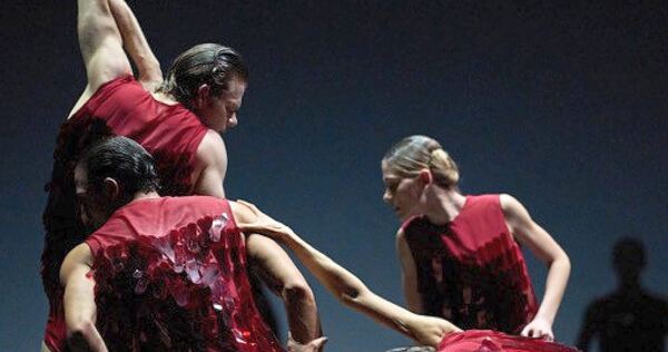 Zwischen Chaos und Kosmos: „Augen/Blilcke“ beim Stuttgarter Ballett.