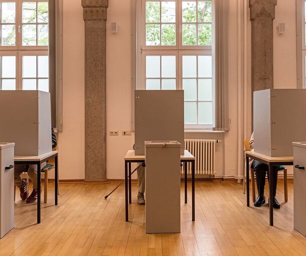 Die Wahllokale sind wieder leer, die Stimmzettel ausgezählt.