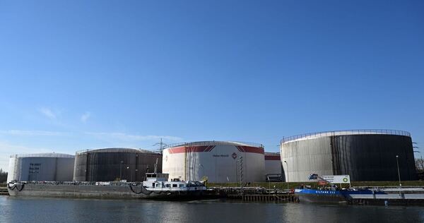 Öltanks am Rhein-Herne-Kanal