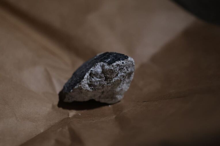 Meteorit schlägt in Hausdach ein